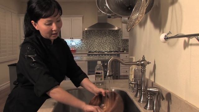 Cookware : How to Care for a Wooden Salad Bowl