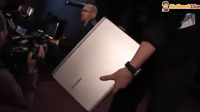 Samsung Series 5 Ultra hands on   13 3   14 inch ultrabook at CES 2013