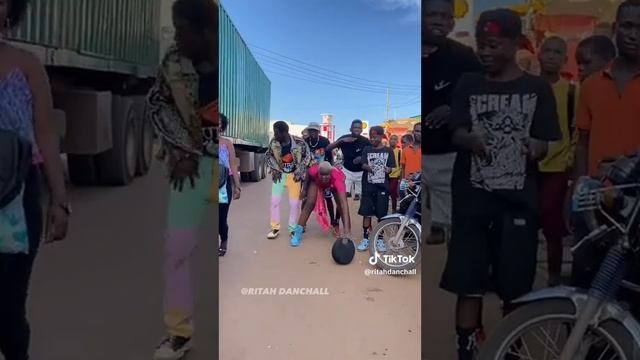 Kika buka by @sheebahkarungi , dances by Ritah Dancehall with Nemless VID 🇺🇬🇺🇬🇺🇬