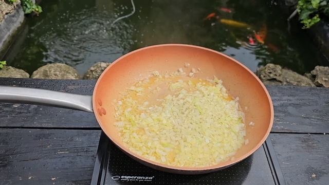 Ouă poșate  în stil Italian. Ouă gigant cu doua gălbenușuri  făcute după o reteta Italiană.
