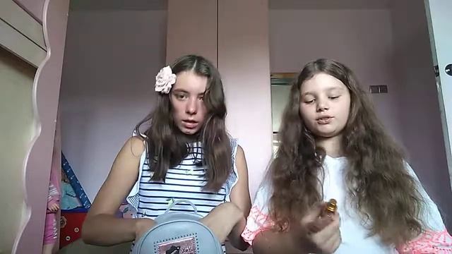Что в моем рюкзаке? Мой рюкзак VS Алисина сумка!