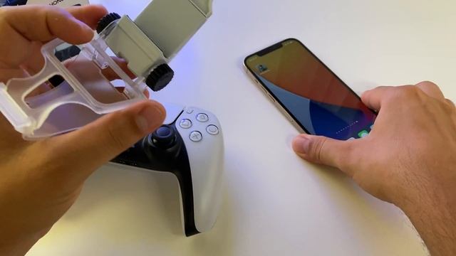Dobe SmartPhone clamp / holder for PS5 controller