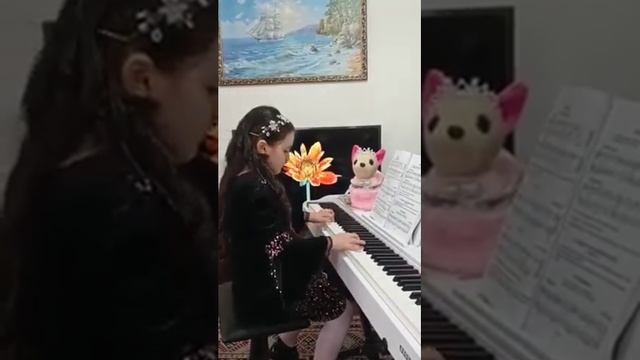 Каралы Лейла поздравляет всех мам с Международным женским днем 8 марта.
