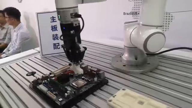 2 Демонстрация кобота Elite Robots  для сборки материнских плат