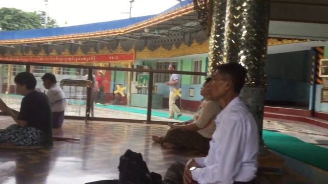 スーレーパゴダ 朝の祈り 2018 Morning prayer at the Sule Pagoda 2018