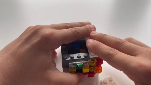 Сейф с секретной блокировкой из ЛЕГО