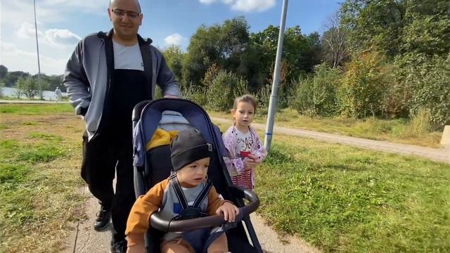 Устроили выходной день. Прогулка в парке Кузьминки.