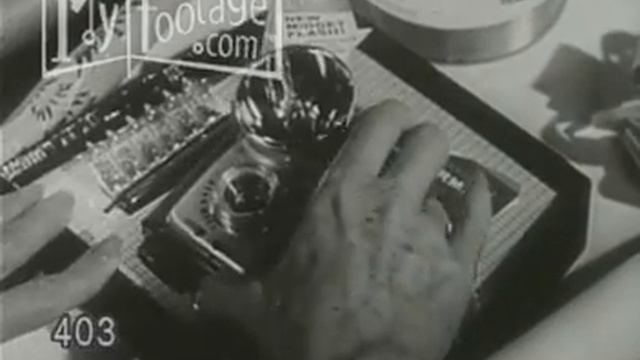 1950s Christmas Kodak Brownie Starmite Camera TV Commercial