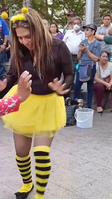 wuao exelente abejita en la pista de baile sabroson @gasparinvlogs2885