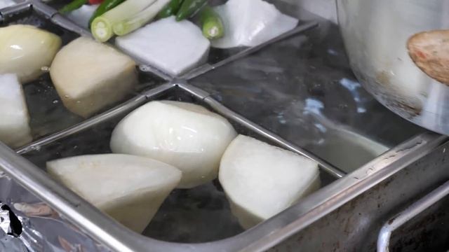 분식집에 대기줄이?! 중국당면까지 들어간 떡볶이에 미친 퀄리티 수제튀김 / spicy rice cake "Tteokbokki" / korean street food