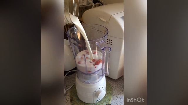 Молочный коктейль с клубникой