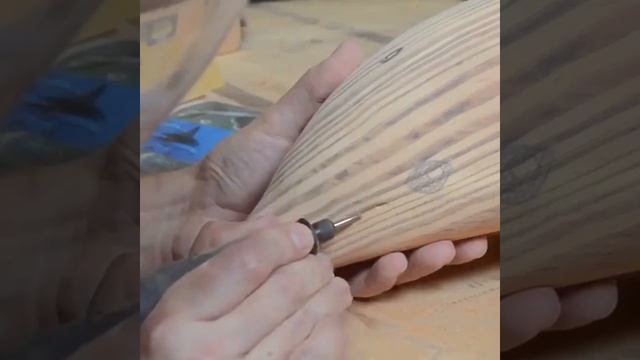 Дельфин из дерева