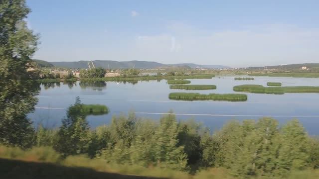 Самарская область. Из окна электрички. Переезд через реку Сок. Видео 1.