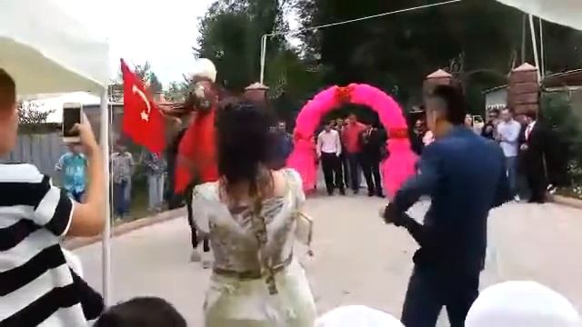 Лезгинка на коне в чемолгане