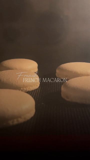 Крышечки макарон #macaron #macaroni #macarons #macaronshells #pastry #cake #pastrychef #макаронс