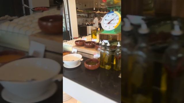 Melia Vinpearl breakfast buffet