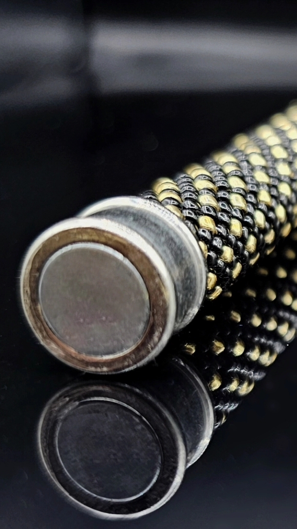 Приклеиваем магнитный замок.Полное вилео уже на канале #beads #бисер Mуз: Top-Flow,Summers memories