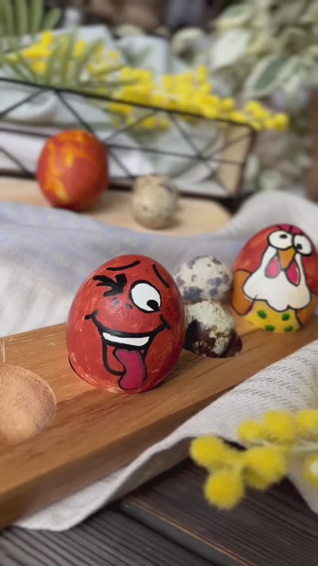 Раскрашиваем яйца с детьми