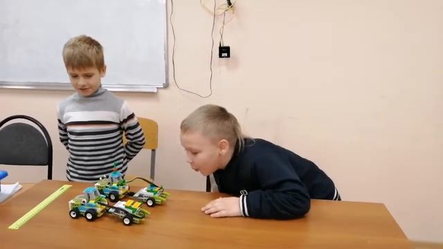 WeDo 2.0 Если трактор едет медленно, его нужно ускорить ! Но как ? Смотрите решение...