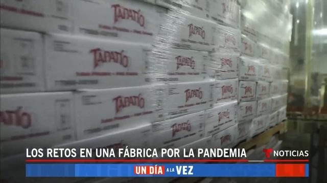 Un día a la vez: La fábrica de salsa picante llena de retos | Noticias Telemundo