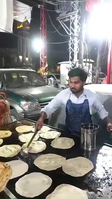 Best Paratha In Lahore || Cheap Food In Lahore|| #shorts #saqibmobeen #streetfood  #short