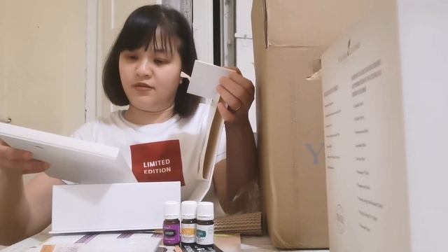 UNBOXING YOUNG LIVING ESSENTIAL OILS BASIC STARTER KIT (EU) 2020