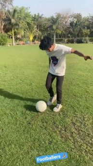 Footballer loves juggling or hate juggling comment below? #shorts