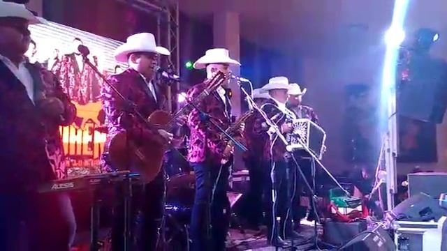 Que bonita chaparrita y Ven a Buscarme ( Conjunto Los Moreno )