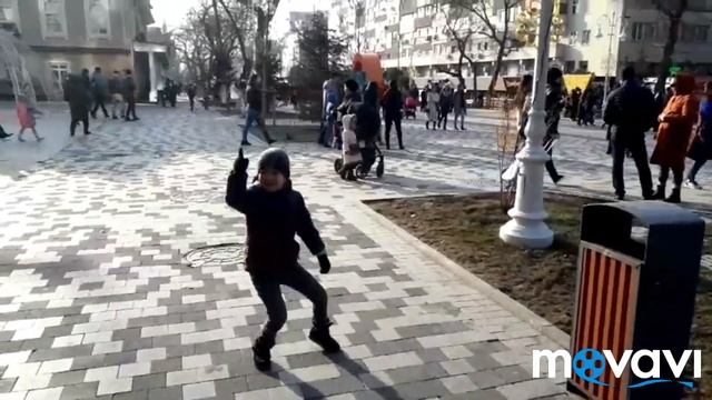 Мирасик учиться делать трюки