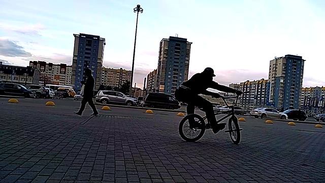 День BMX'ера \ Трюки на БМХ в замедленном действии