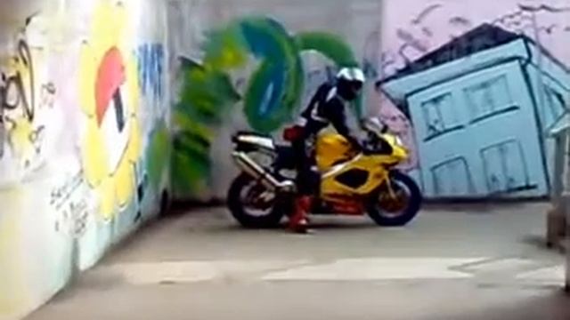 aprilia RSV 1000 R 2002 Troy Corser replica akrapovic titan exhaust system.mp4