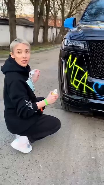 МИЯ БОЙКА РАБОТАЕТ НА ГОЛУБЕЙ