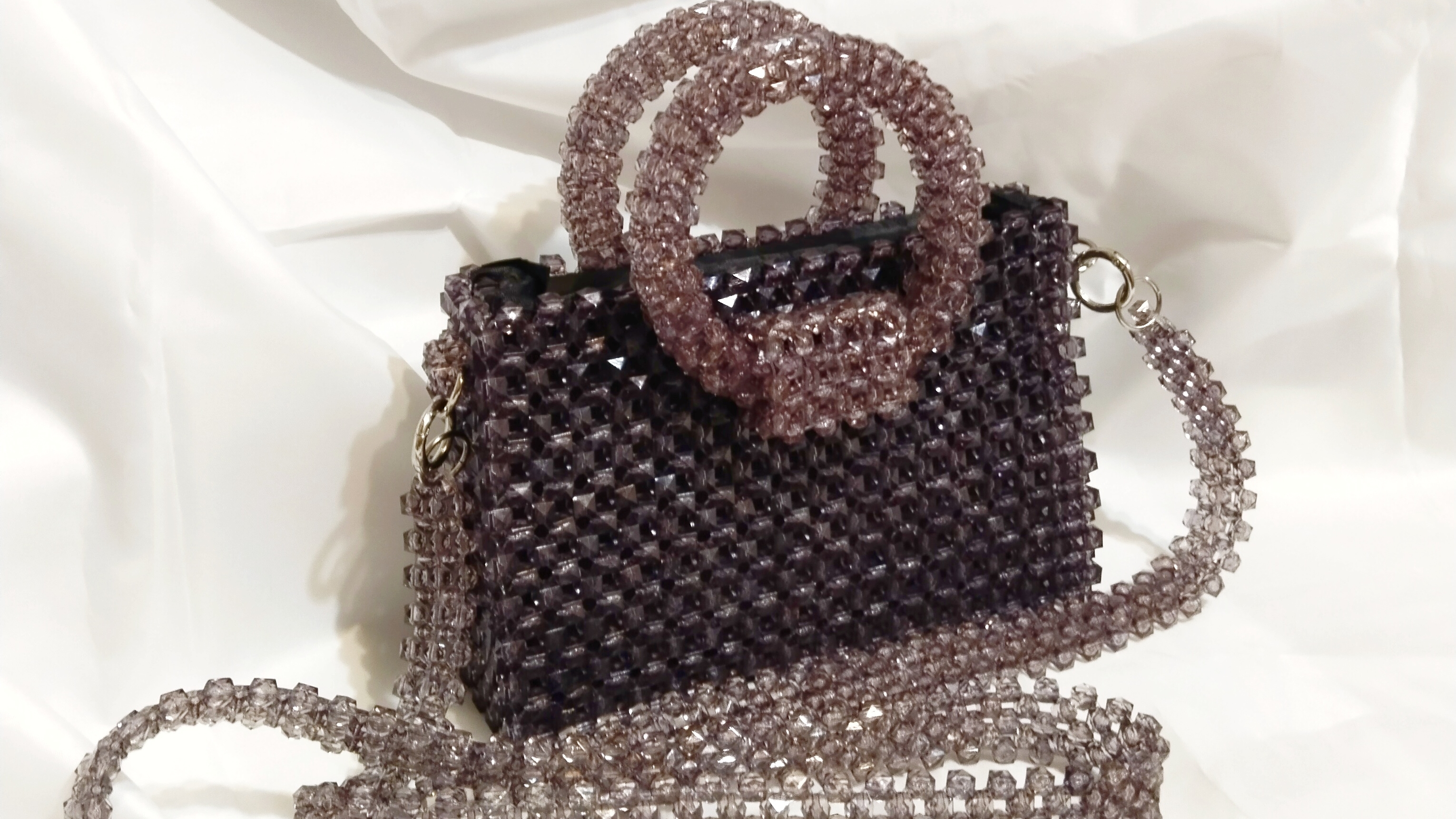 Сумочка из квадратных бусин с подкладом на замке👛