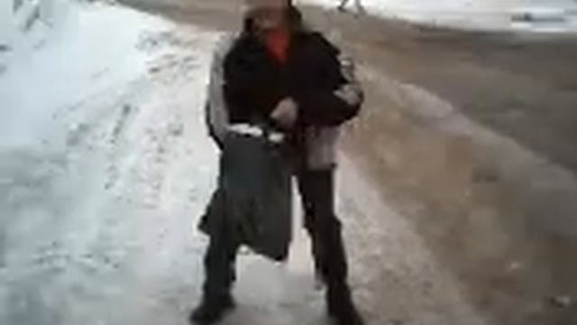 шайба в рот попала