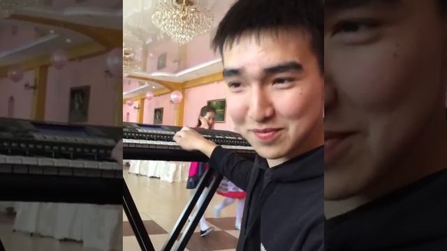 Это видео набирает обороты в интернете.Тамерлан Сахатов из Сергеевки. СКО
