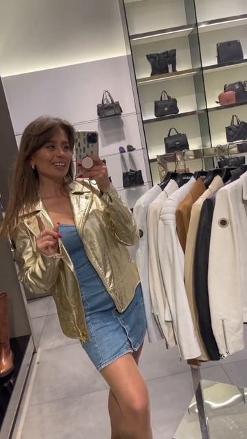 Кожаные куртки от бренда Baldinini со скидкой -30% 🔥 Ссылка в комментариях #buyinspain #shorts