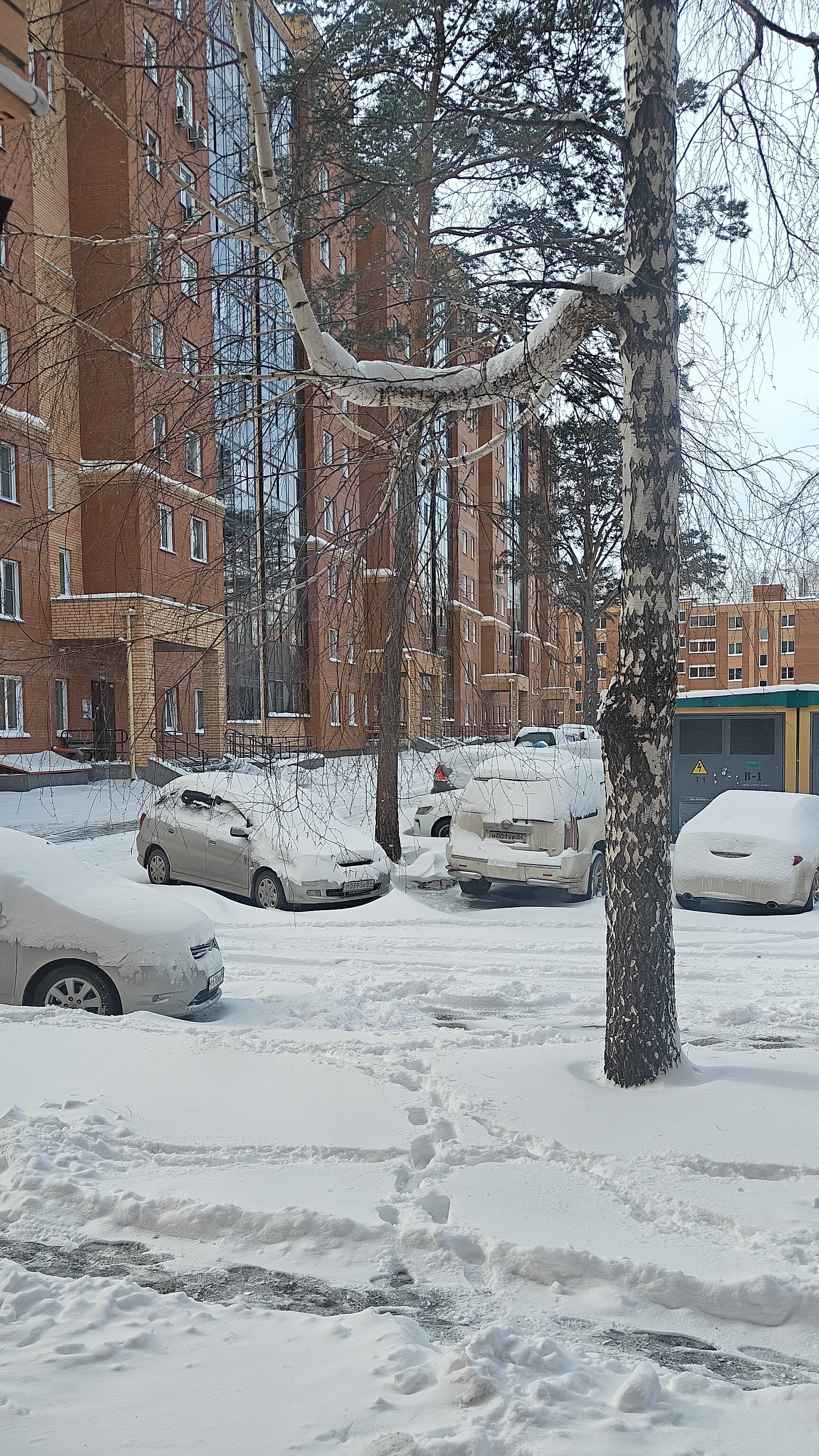 Пасхальный апрельский снег...