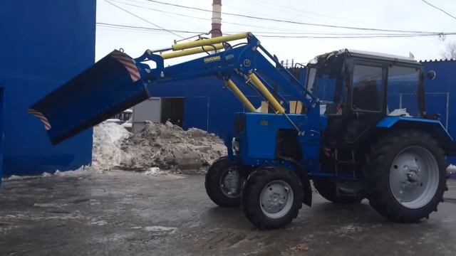 Трактор Беларус 82.1 с погрузчиком и отвалом