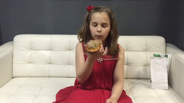 Рубрика "Няшки-Вкусняшки". Пончики Krispy Kreme🍩