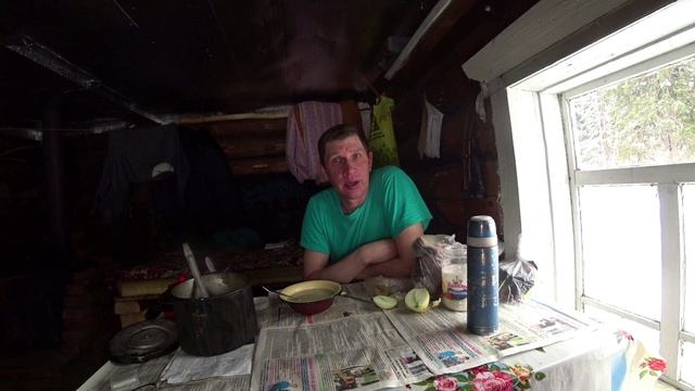 Отдыхаю в избушке. Собрал жерлицы. С трудом на буране поднялся на берег 11 серия