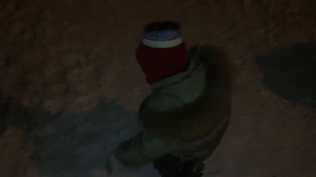Играем с папой в снежки