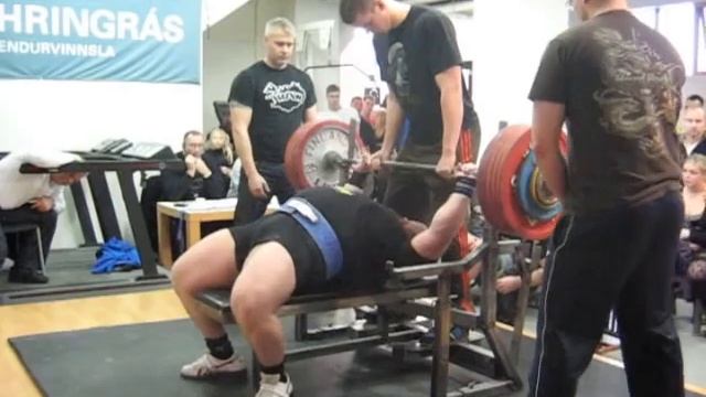 Raw 555 lb / 252.5kg bench press 7 month after bicep tear