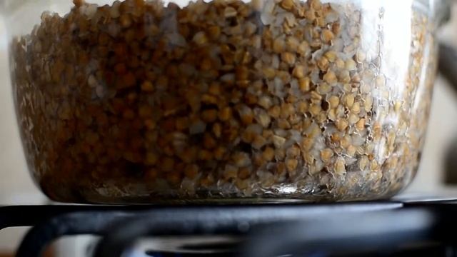 Boiling buckwheat