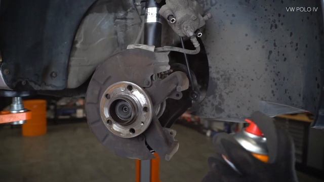 VW POLO 4 (9N) első féktárcsa csere [ÚTMUTATÓ AUTODOC]