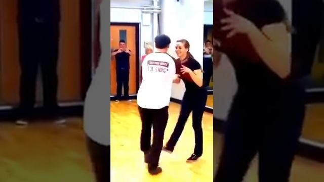 Уж я к ней и так и этак! mp4