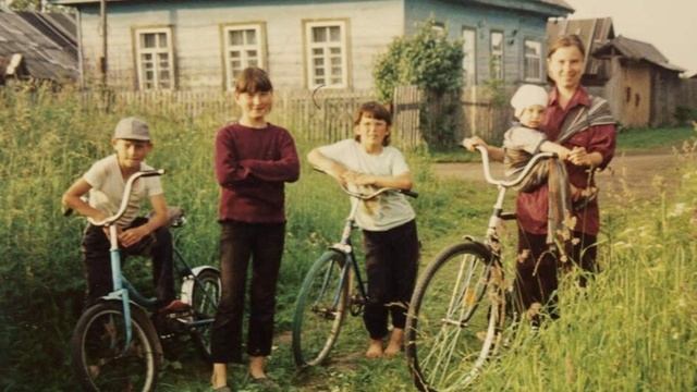А ДУША ТРЕВОЖИТСЯ стихи Ларисы Гавриковой читает Д.Канунов