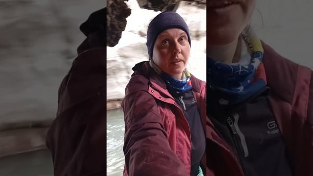 Чертов мост в Армении на реке Воротан. Спуск в ущелье