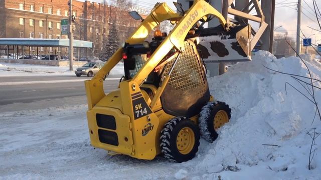 KOMATSU SK 714 в работе