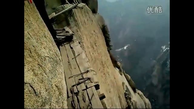 World's Most Dangerous Hiking Trail on Mount Huashan