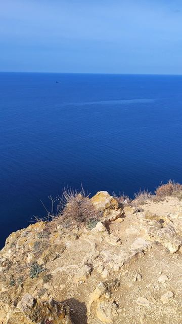 Вид на пляж "Царское село" дальше "Грот Дианы" Фиолент. Севастополь. Крым.